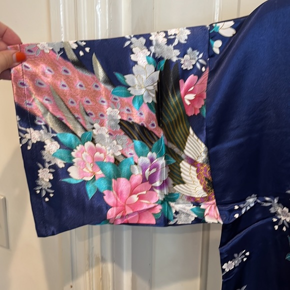Beautiful floral robe - Picture 2 of 4